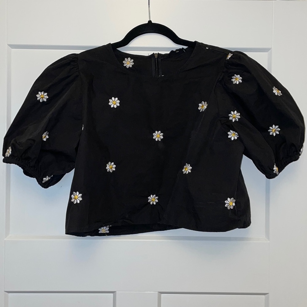 Daisy Embroidered Crop Top